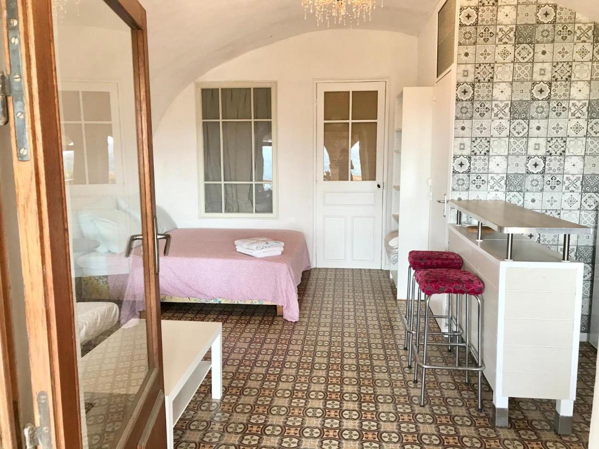 Studio De Charme Avec Grande Terrasse Vue Mer Le Castellet  Dış mekan fotoğraf